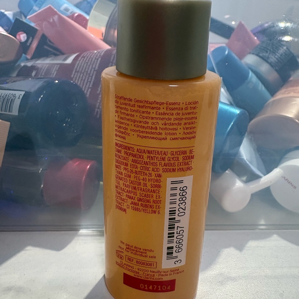 Clarins Extra-Firming Treatment Essence - Picture 3 of 5